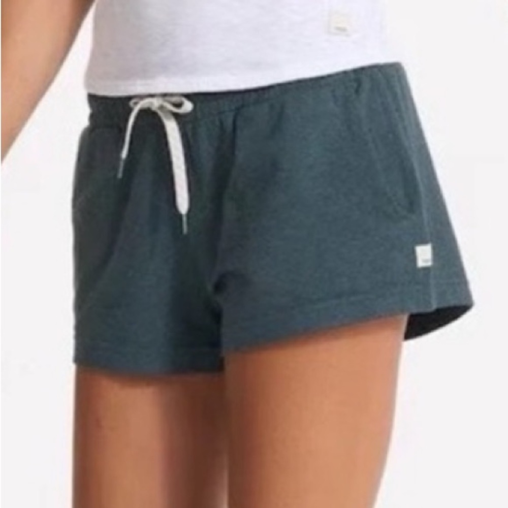 Vuori Halo Shorts Heathered green